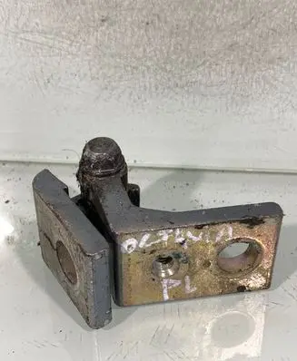 Skoda Octavia Mk2 (1Z) Front door upper hinge