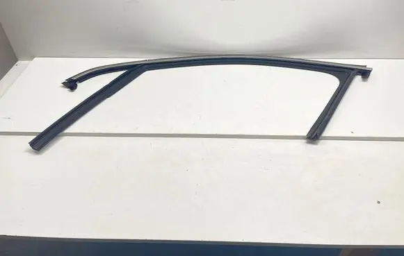 Peugeot 308 Rubber seal front door window/glass 9677894480 9677894980