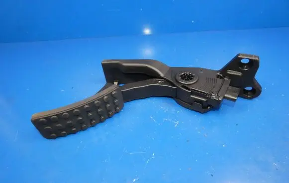 Mercedes-Benz ML AMG W166 Accelerator throttle pedal A1663000204 6PV93396602 Q006ZGS004