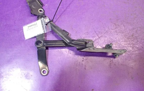 Mitsubishi Lancer VIII Tailgate/trunk/boot hinge