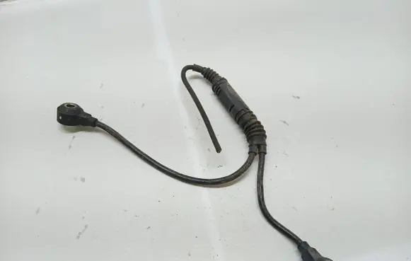 BMW 5 E39 Detonation knock sensor 1703276
