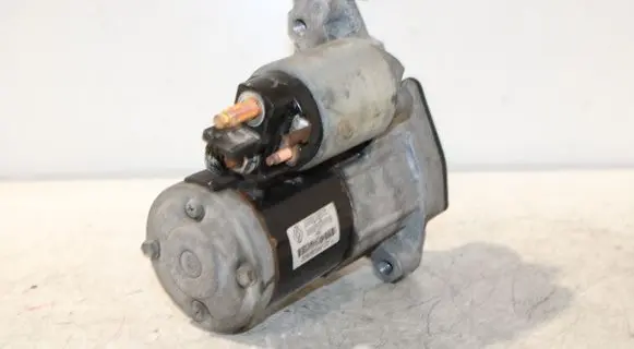 Dacia Sandero II Starter motor 233000557R
