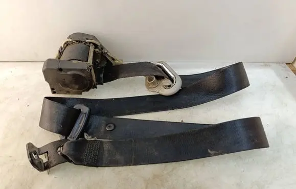 Volkswagen Golf IV Front seatbelt 1J4857705J