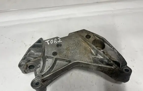 Audi A3 S3 8V Engine mounting bracket 06J199207P