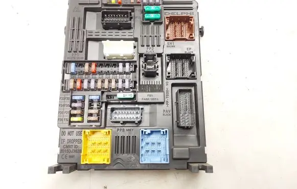 Peugeot 3008 II Fuse module 9819855580 2401600078 28532156