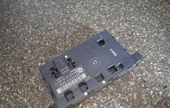 Mercedes-Benz C W203 Door control unit/module 2038205526