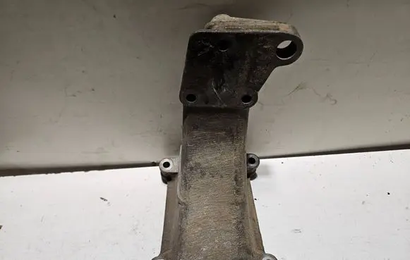 Volkswagen PASSAT B3 Gearbox mounting bracket 191199354A