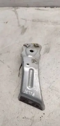 Fender mounting bracket
