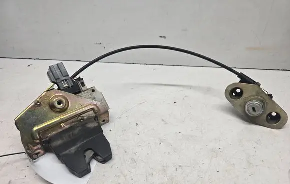 Volvo S80 Tailgate/trunk/boot lock/catch/latch 8679694
