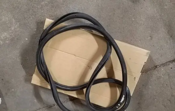 Volkswagen Touran II Front door rubber seal 1T0867911F