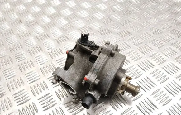 BMW 3 F30 F35 F31 Vacuum pump 8618897