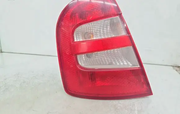 Skoda Fabia Mk1 (6Y) Rear/tail lights 6Y6945111B