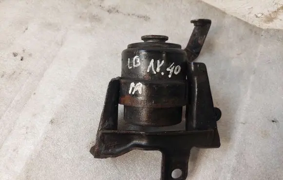 Toyota Avensis T250 Engine mount bracket 123050R010