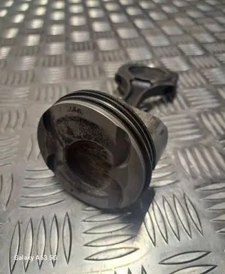 Hyundai Veloster Piston with connecting rod 171CB0911