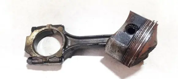 Mitsubishi Pajero Piston with connecting rod
