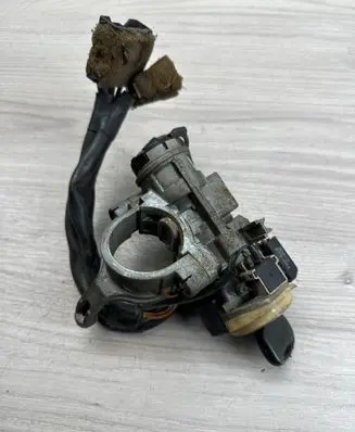 Mitsubishi L200 Ignition lock 3043R73261