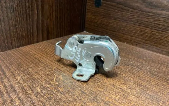 Iveco Daily 3rd gen Loading door lock B8052715 1027515