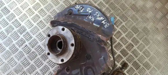 BMW X5 E53 Front wheel hub