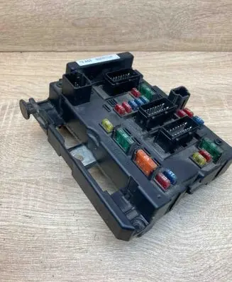 Peugeot 307 Fuse module 9650663880