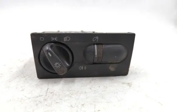 Volkswagen Golf III Light switch 1H6941531A