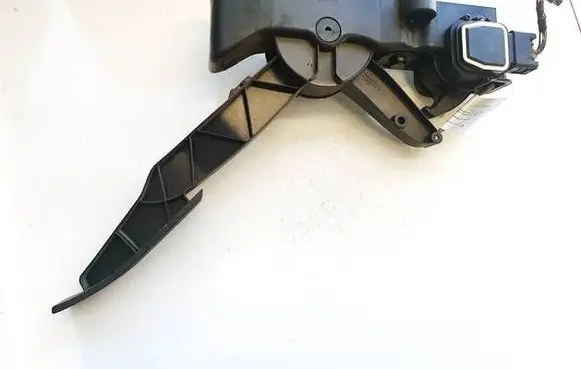 Mercedes-Benz B W245 Accelerator throttle pedal A1693000104 010806I
