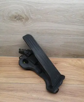 Volkswagen Golf V Accelerator throttle pedal 1K1721503P