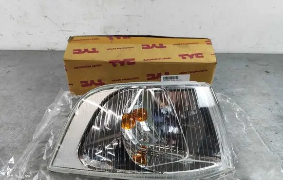 Volvo S40, V40 Front indicator light 30621834 30865561