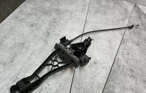 Volvo V50 Front door exterior handle/bracket 30663865