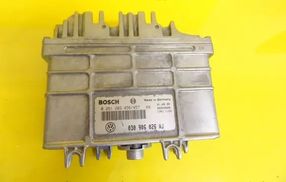 Volkswagen Polo III 6N 6N2 6NF Engine control unit/module 030906026AJ 0261203456