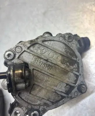 Volvo V70 Vacuum pump 31375107
