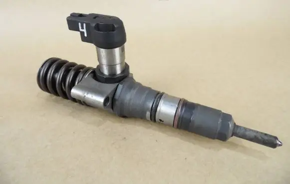 Volkswagen PASSAT B6 Fuel injector 03G130 062204 131211