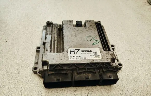 Nissan Qashqai Engine control unit/module 23710BB58E 1039S54828 0281019035