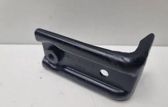 Mercedes-Benz E W212 Radiator support slam panel bracket A2126200028 2126200028