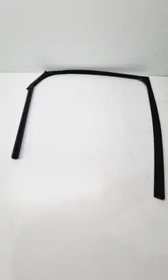 Nissan Qashqai J12 Rubber seal rear door window/glass 823316UA0C