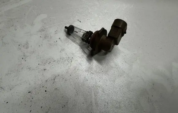 BMW 5 E60 E61 Fog light bulb 4500946 9006 D5112