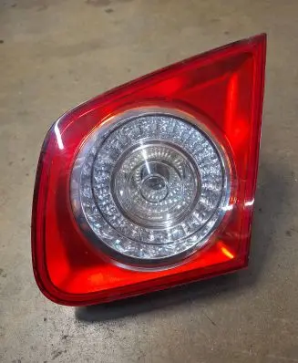 Volkswagen Jetta V Tailgate rear/tail lights 1K5945094 085452