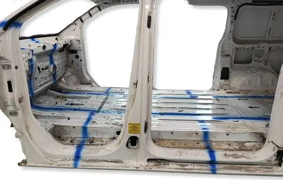 Toyota Proace Pillar (middle) 