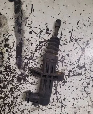 Clutch slave cylinder