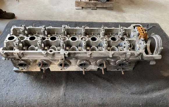 BMW 7 E38 Engine head 22468759