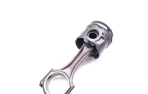 Land Rover Freelander 2 - LR2 Piston with connecting rod 224DT