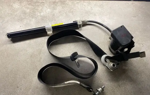 Ford Galaxy Front seatbelt 7M3857706 33023994 1M21611B08