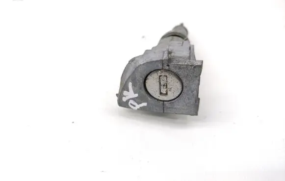 Volkswagen Golf VI Coupe door lock (next to the handle) 