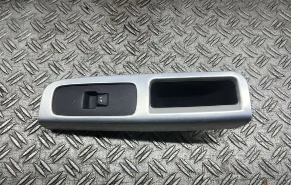 Volvo V50 Electric window control switch 8663815