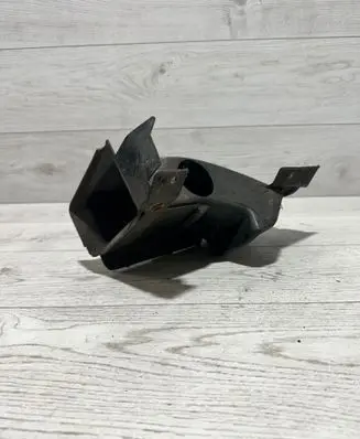BMW 7 E38 Brake cooling air channel/duct 8125967