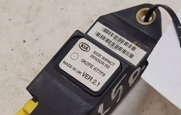 KIA Carens I Airbag deployment crash/impact sensor 0K2FE677F9