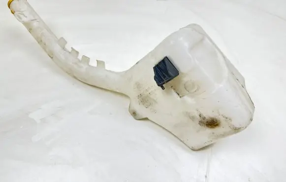 Ford Fusion Windshield washer fluid reservoir/tank 2S6117618AD