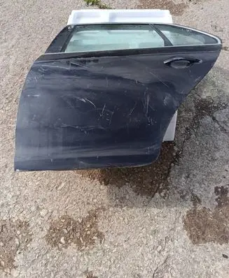 Volkswagen Jetta V Rear door