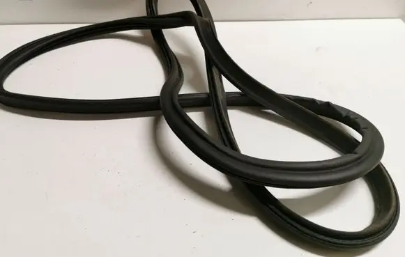 Audi A5 8T 8F Trunk rubber seal (body) 8T0827705