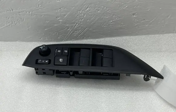 Toyota Yaris Cross Electric window control switch 840400D020