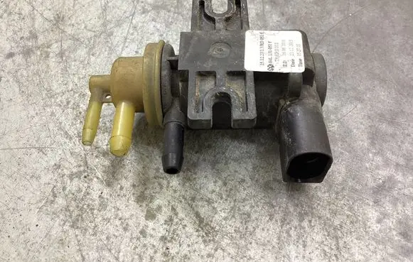Skoda Superb B8 (3V) Turbo solenoid valve 04L131051F